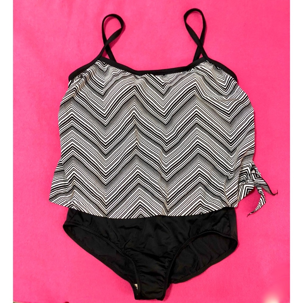LE COVE Black White One Piece Padded Swims… - Picture 1 of 4